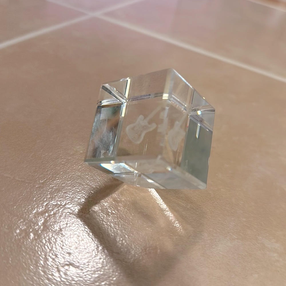 Vintage Guitar Etched Glass Paper weight - Picture 9 of 12